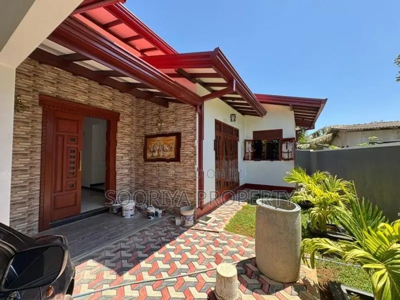4 Bedroom Single Storey Brand New House for Sale Piliyandala