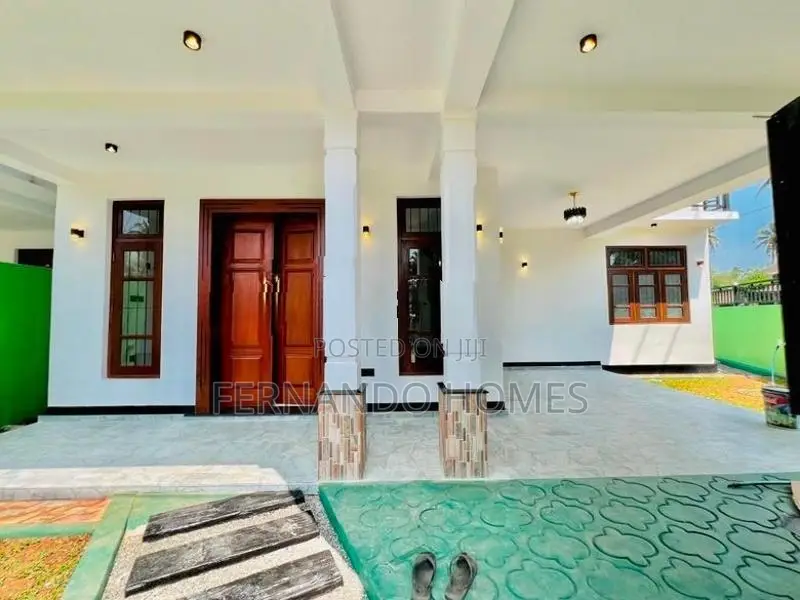 අත උඩ වටින නිවස විකිණීමට මීගමුව දලුවකොටුව