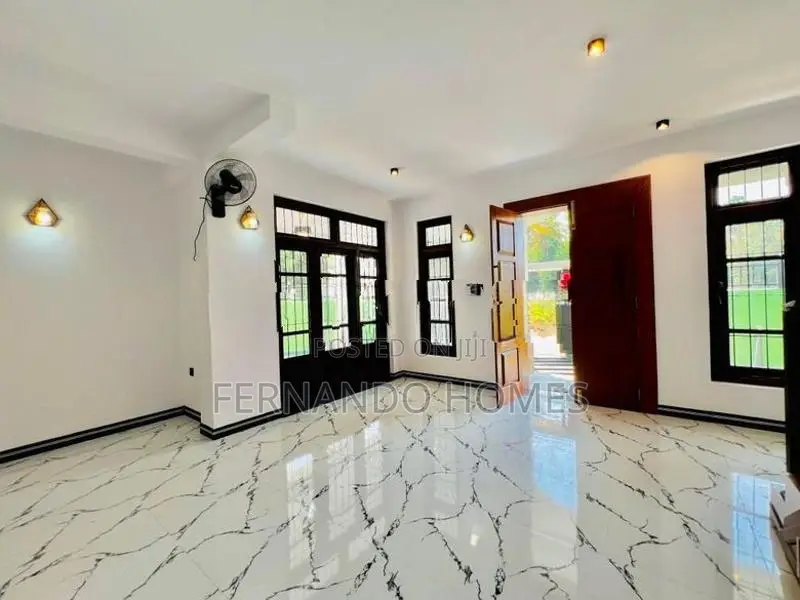 අත උඩ වටින නිවස විකිණීමට මීගමුව දලුවකොටුව