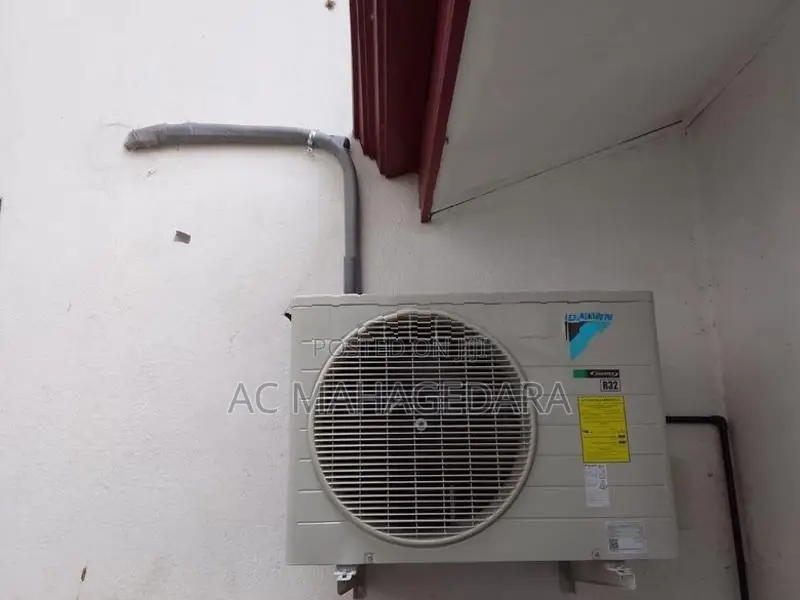 9000BTU Daikin Non Inverter Brand New Air Conditioner