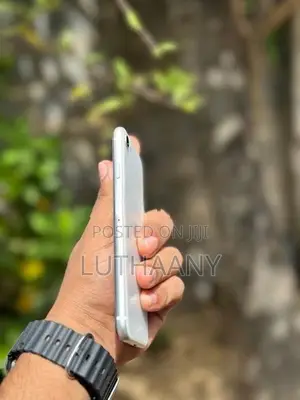 Apple iPhone SE 2 2020 (Used)