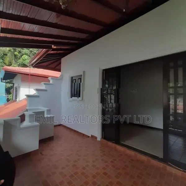 4 Bedroom unfurnished house for Rent at Nawala (EM004R0)