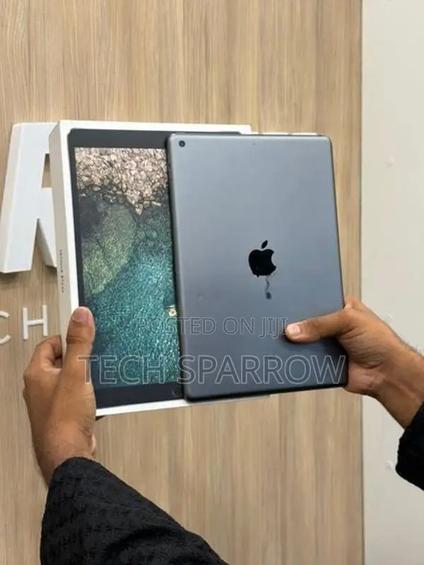 Apple iPad Pro 10.5 inch 64GB Wi-Fi + Cellular