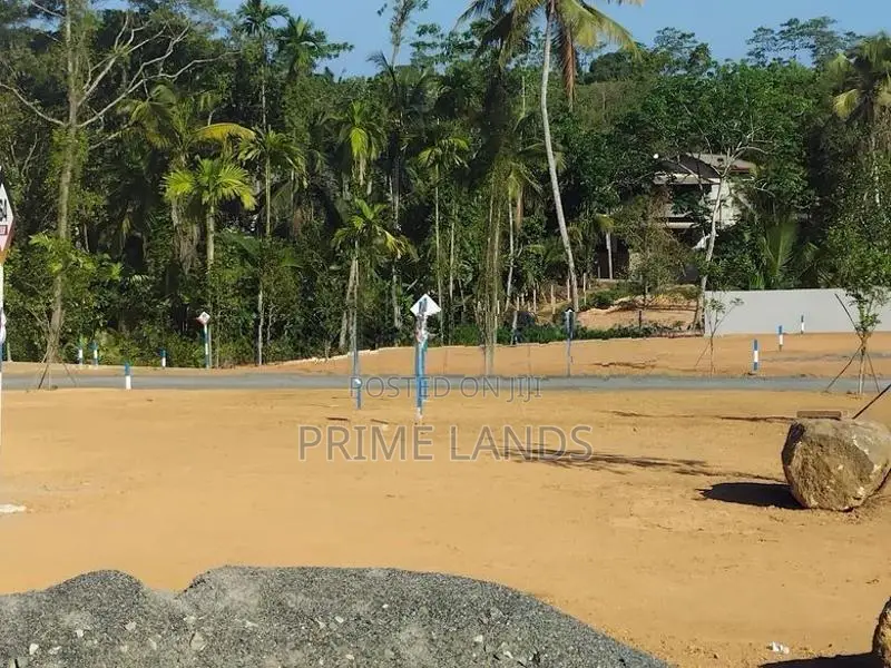 නේවාසික බිම් කොටස් කලුතර