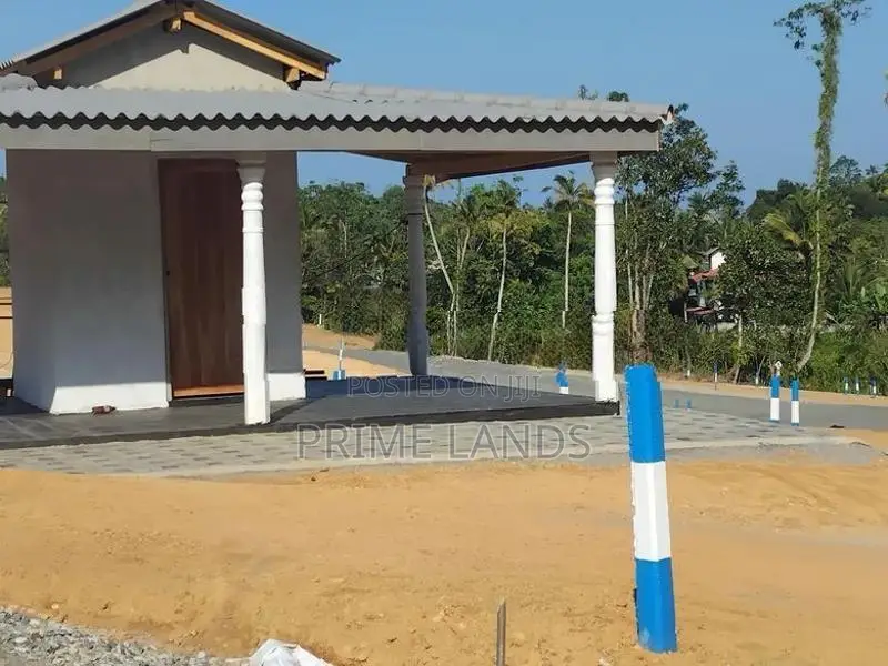 නේවාසික බිම් කොටස් කලුතර