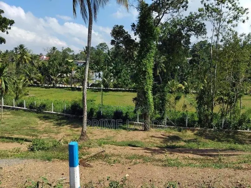 නේවාසික බිම් කලුතර