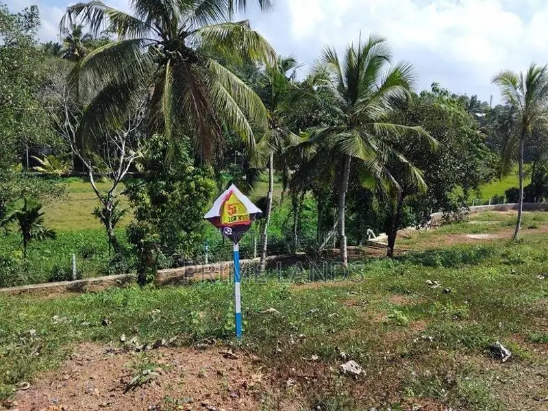 නේවාසික බිම් කලුතර