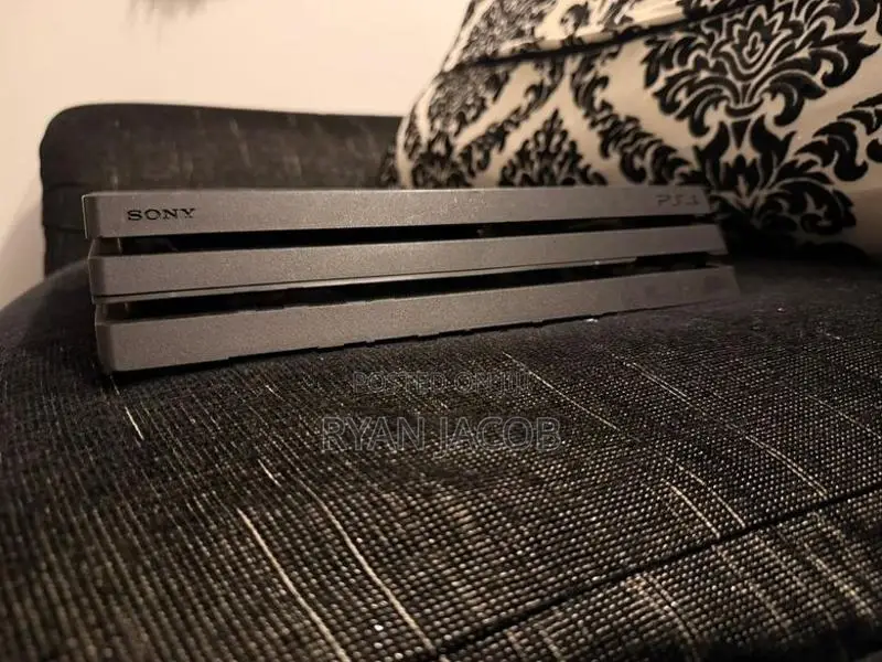 PS4 Pro 1TB (Jailbroken)