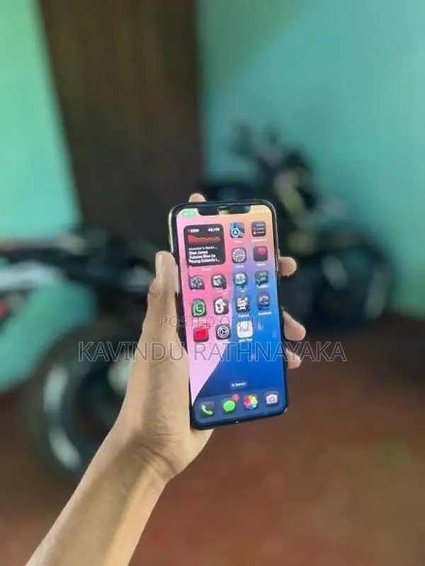 Apple iPhone XS (Used)