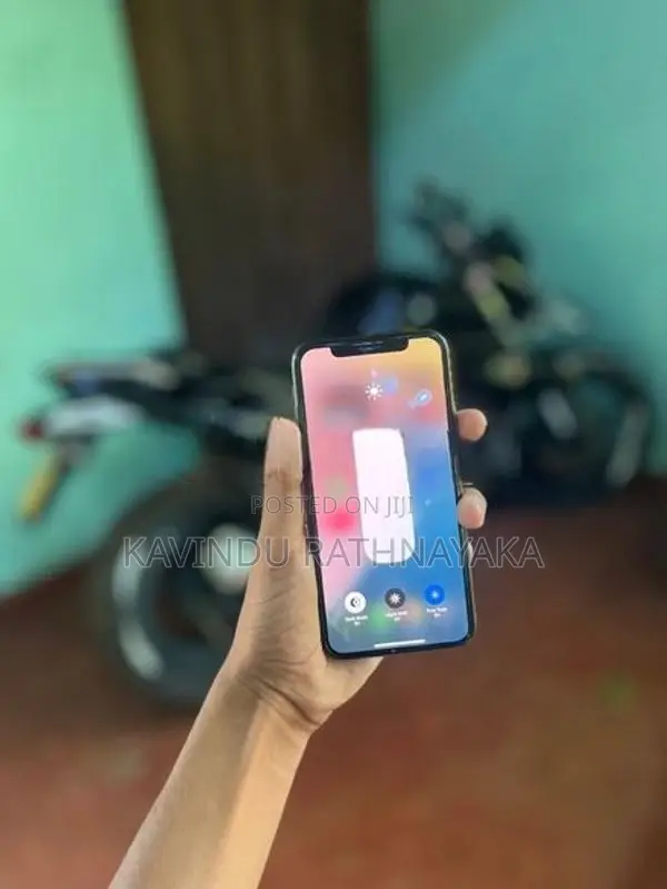 Apple iPhone XS (Used)