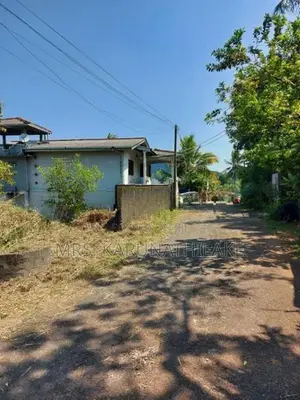9.5 Perch Land for Sale in Athurugiriya