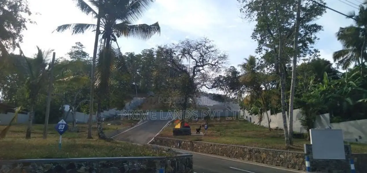 කාරාපිටියෙන් බිම්කොටස්