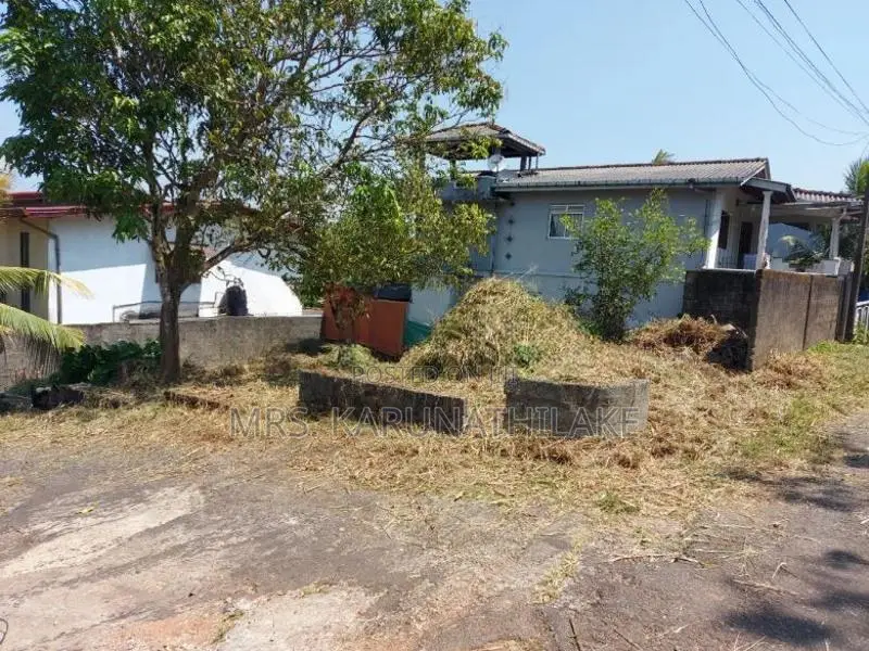 9.5 Perch Land for Sale in Athurugiriya