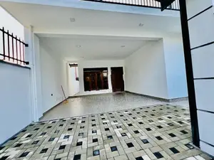 Valuable Luxury House for Sale in Athurugiriya