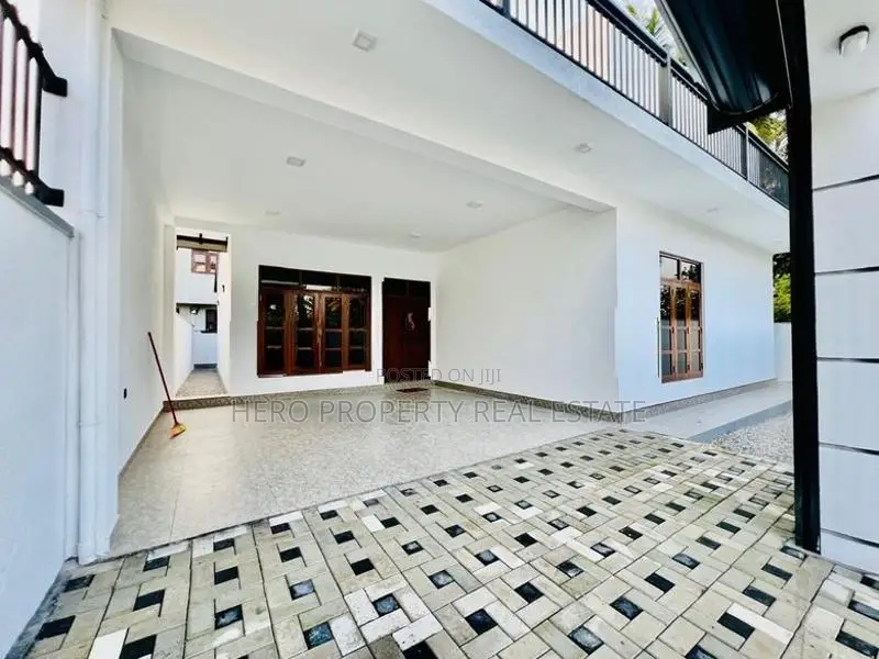 Valuable Luxury House for Sale in Athurugiriya
