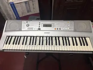 Yamaha PSR E303 Keyboard