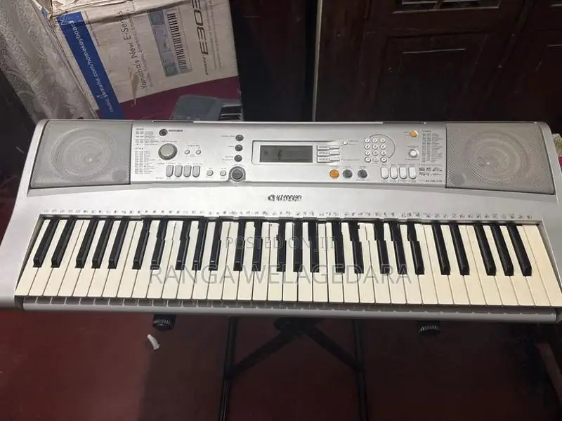 Yamaha PSR E303 Keyboard