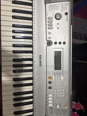 Yamaha PSR E303 Keyboard
