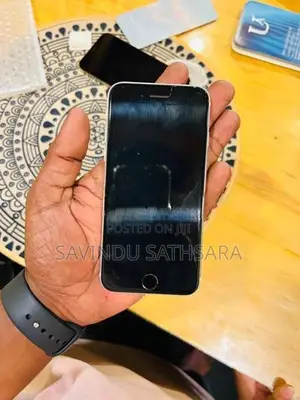 Apple iPhone SE 2 se2 (Used)