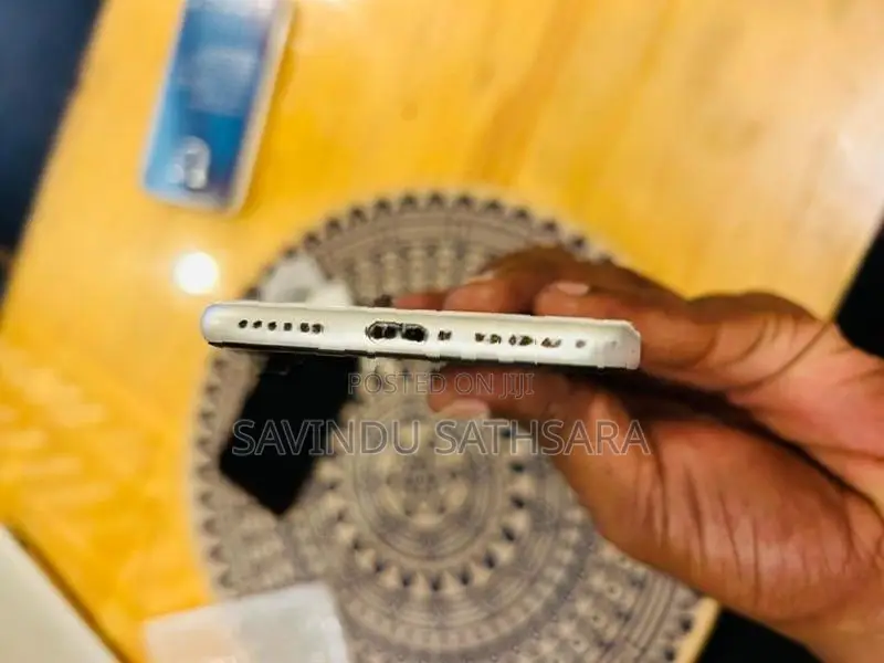 Apple iPhone SE 2 se2 (Used)