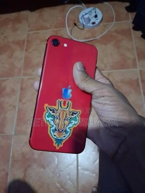 Apple iPhone SE 2 (Used)
