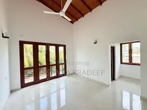 අලුතින්ම ඉදිකරන ලද වටිනා දෙමහල් නිවසක් අතුරුගිරියෙන්