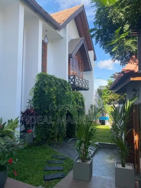 5 Bedroom House for Rent - Nawala (EM460)