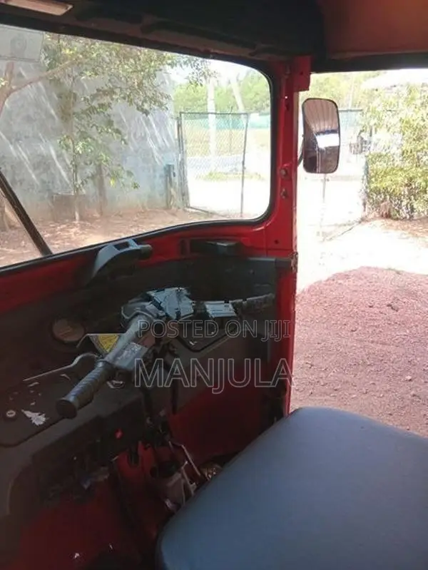 Bajaj RE 2016