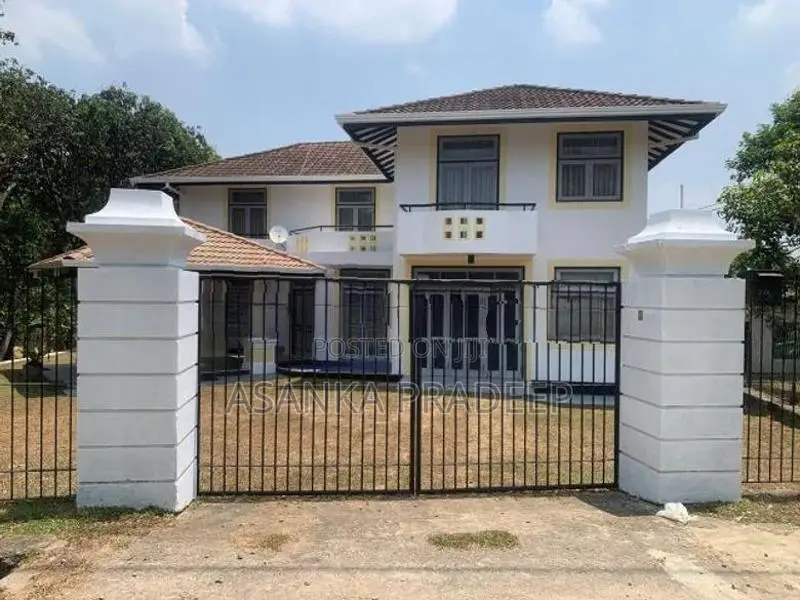 පර්චස් 40ක ඉදිකර ඇති වටිනා දෙමහල් නිවස විකිනීමට