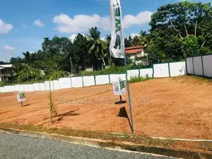 Land for sale in athurugiriya