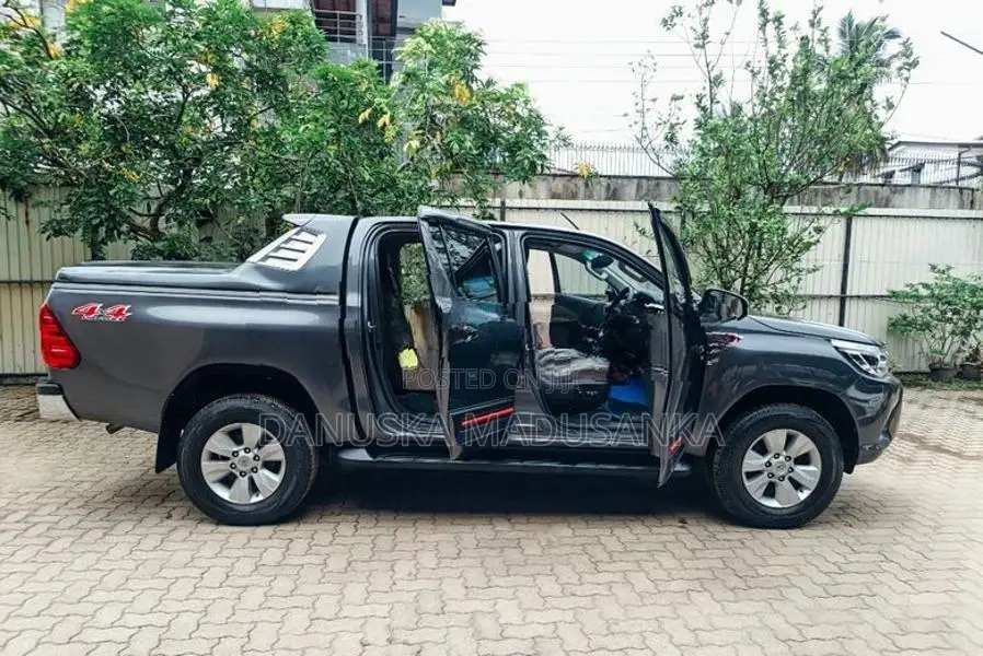 Toyota Hilux Revo Double Cab 4x4 2017