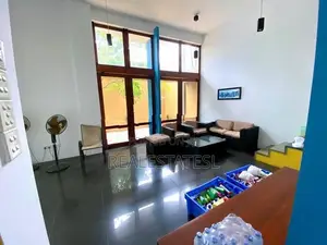 Modern 5-Bedroom House for Rent – Saranankara Road