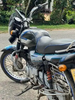 Bajaj CT100 2011