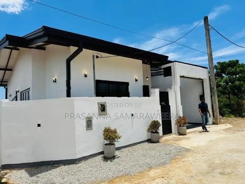 අලුතින් ඉදි වු නිවසක් විකිණීමට piliyandala