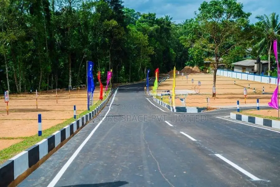 Land for Sale at Homagama City Limits (Urban Life)