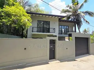 Modern Designed Luxury Three Storey House for Sale in Homagama
