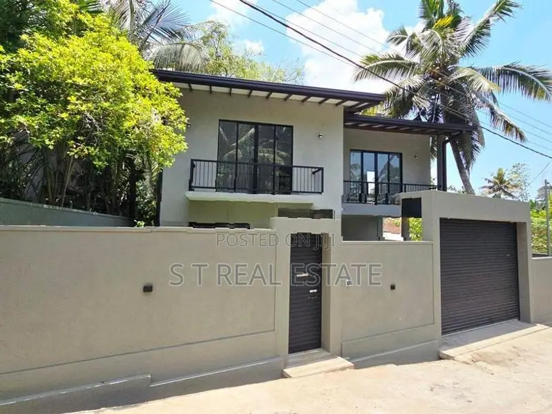 Modern Designed Luxury Three Storey House for Sale in Homagama