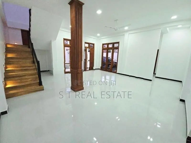 05BR Luxury Two Storey House for Sale in Kottawa