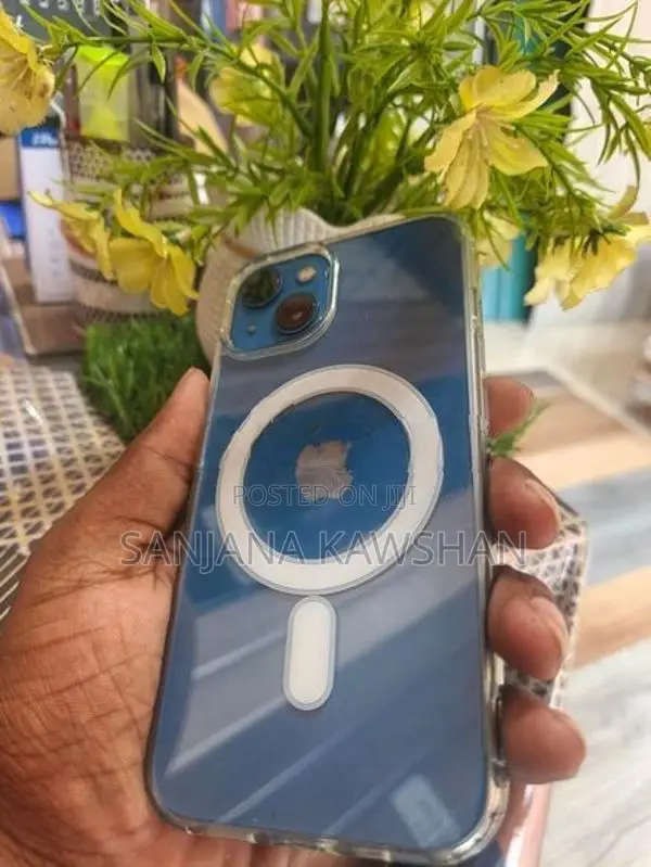 Apple iPhone 13 (Used)