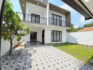 B/new Luxury 3 Storey House for Sale in Kottawa