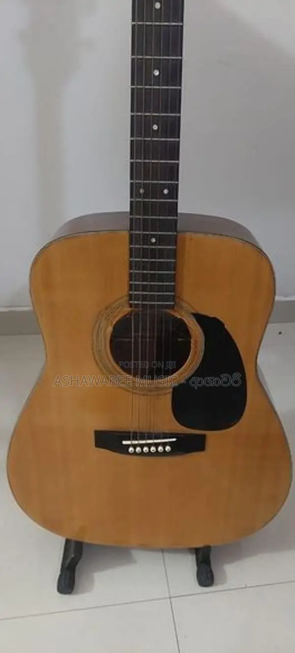 Takamine G330 Acoustic Box Guitar