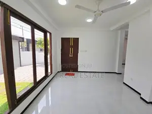 B/new Luxury 3 Storey House for Sale in Kottawa
