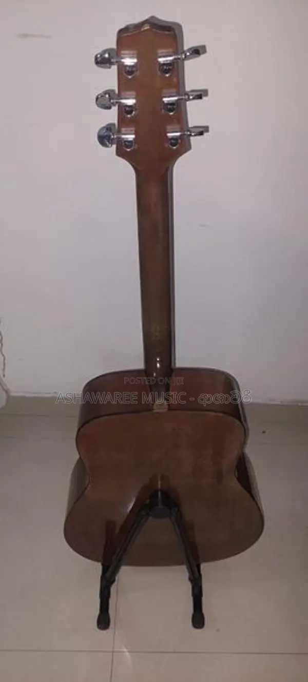Takamine G330 Acoustic Box Guitar