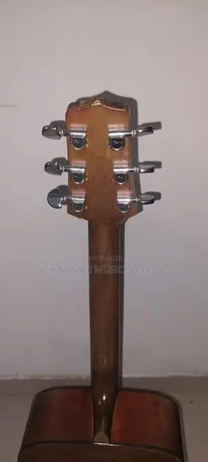 Takamine G330 Acoustic Box Guitar