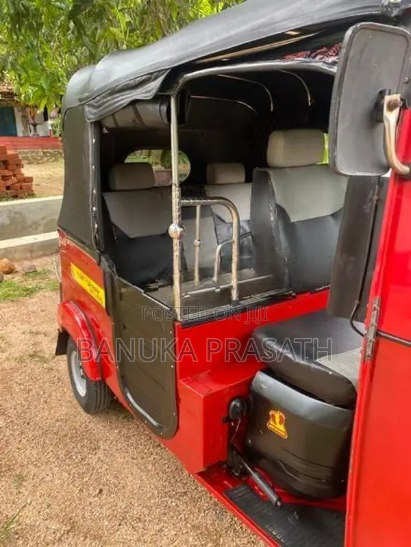 Bajaj RE 2015