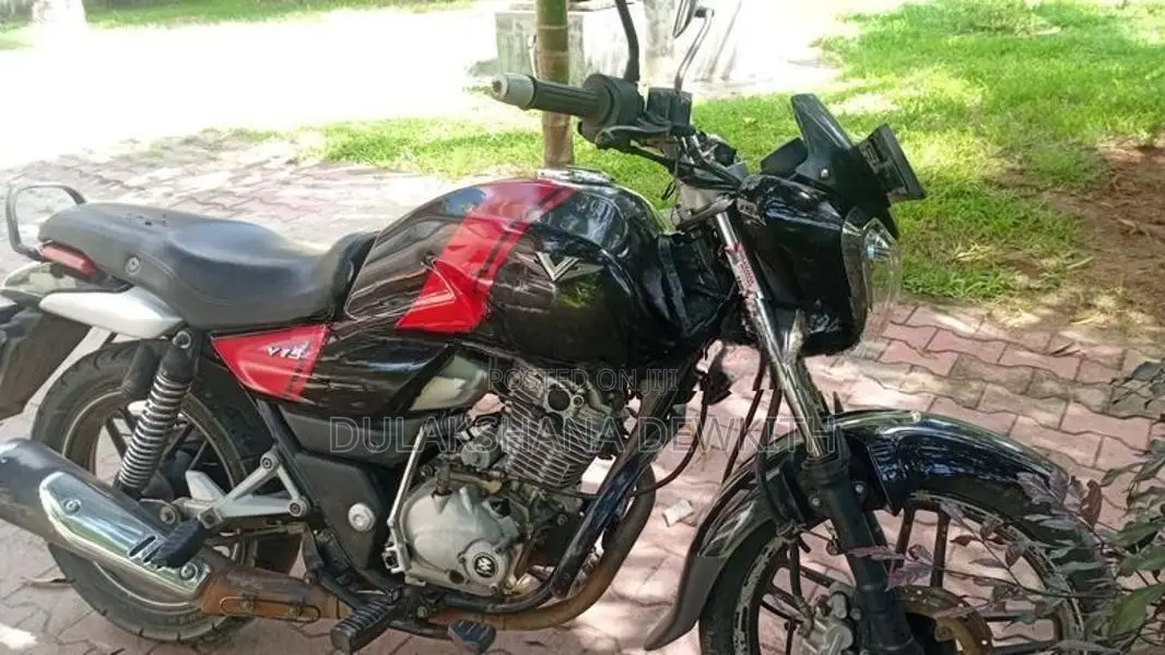 Bajaj V15 2016