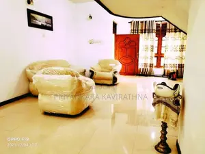පිලියන්දලින් පර්චස් 20 දෙමහල් නිවසක් විකිනීමට