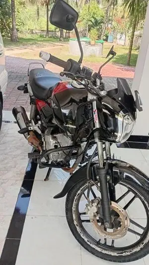Bajaj V15 2016