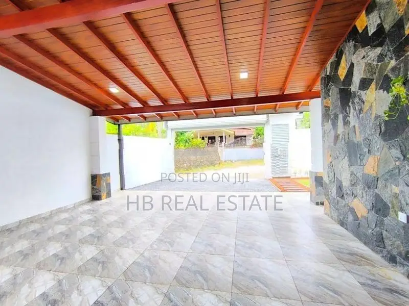 Athurugiriya Architecture Designed Luxury Single Story House for sale