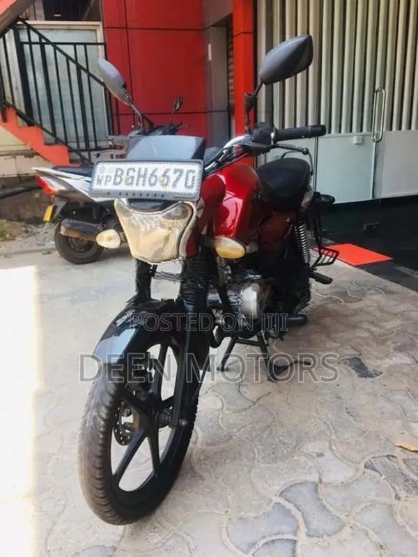 Bajaj V15 2017
